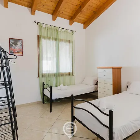 Mauri's House - Aircon - Wifi - Veranda *