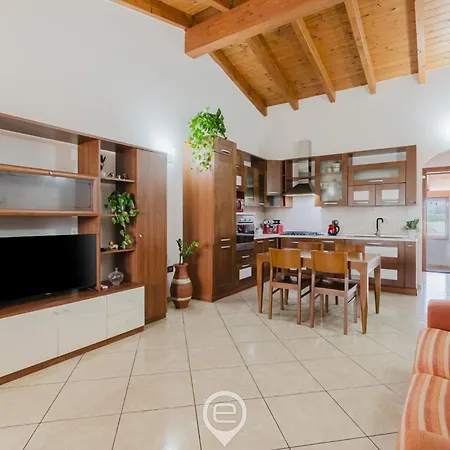 Mauri's House דירה